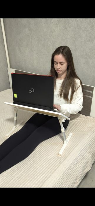 столик для ноутбука або прийому їжі