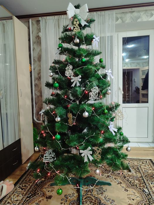 Продам ялинку штучну