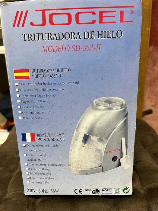 Picador de gelo novo, ainda encaixotado.