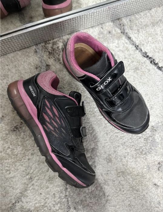 Кросівки 34 розмір світяться geox