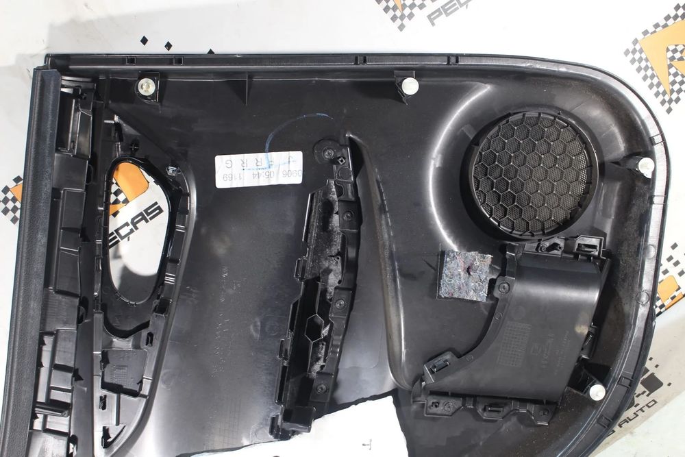 Forra porta / quartela trás direita NISSAN Qashqai II (J11)