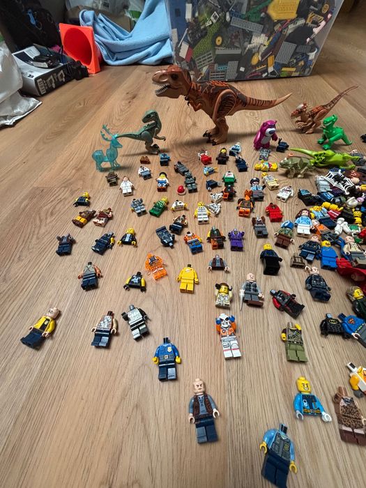 #Mix LEGO + około 180 figurek do poskładania