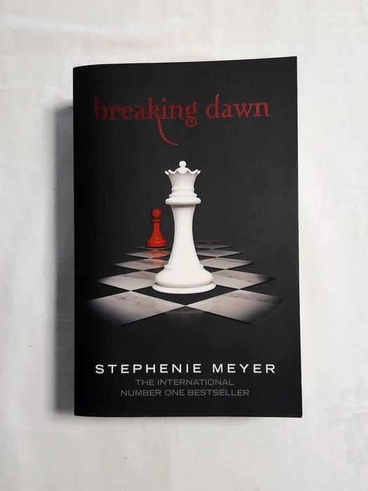 Breaking Dawn by Stephanie Meyer (English-language book)