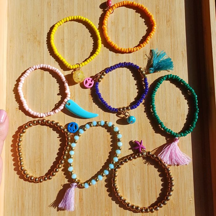 Conjunto de pulseiras modernas e fashionista missangas pérolas e cristais