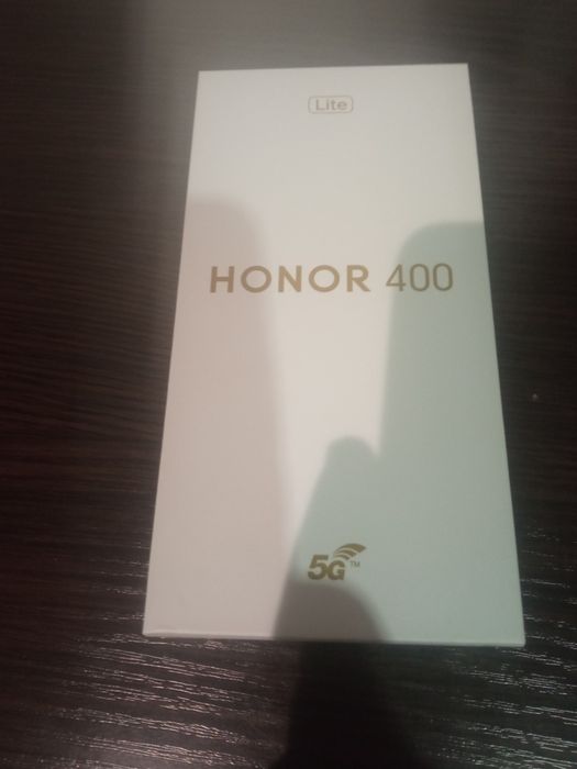 Nowy nie włączony Honor 400