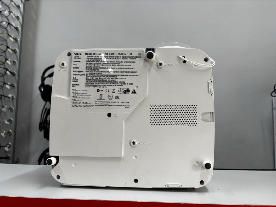 LCD-проектор NEC NP410G.Нова лампа,залишок ресурсу 96%