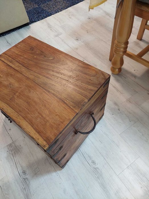 Baú em Madeira/Puff