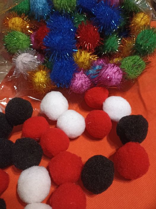 Залишки помпонів різних(див.фото)