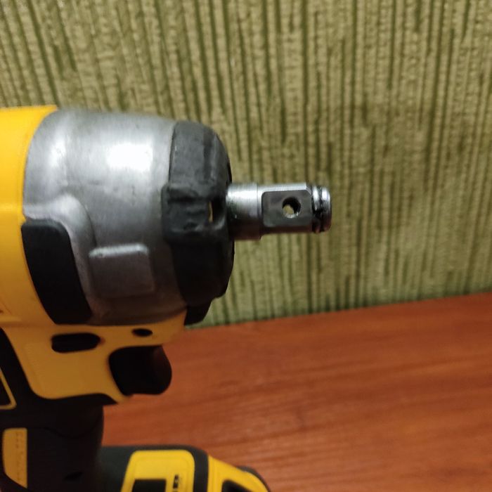 Гайковерта DeWalt 18-20вольт