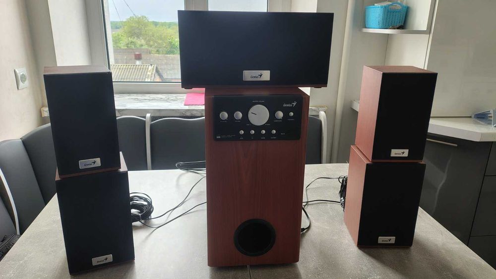 Дженіос 5 і 1 акустична система