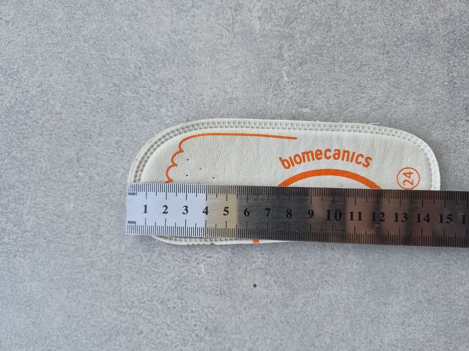 Кросівки biomecanics 24 р.