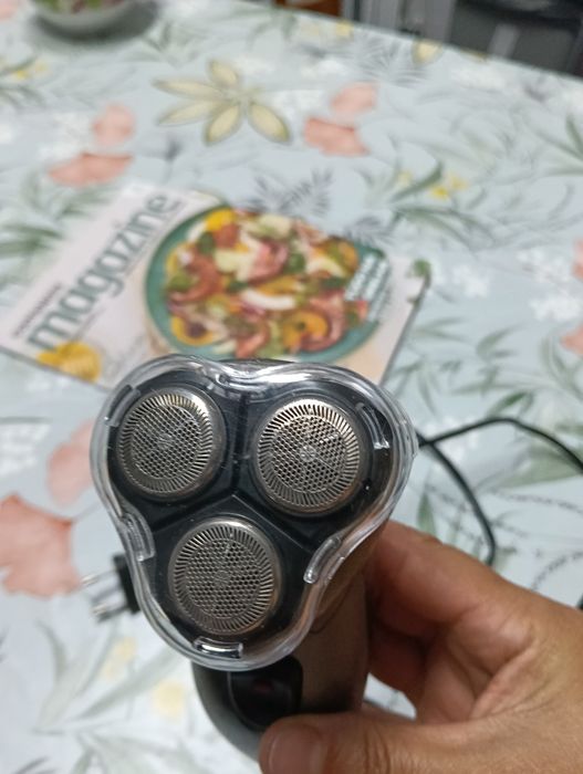 Máquina de barbear com pouco uso
