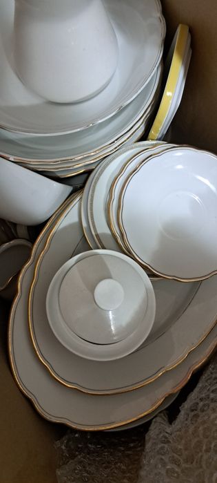 Serwis obiadowy biały ze zlotym