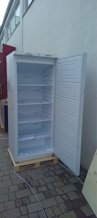 Шафа холодильна 500 л HURAKAN HKN-RCS510V холодильник