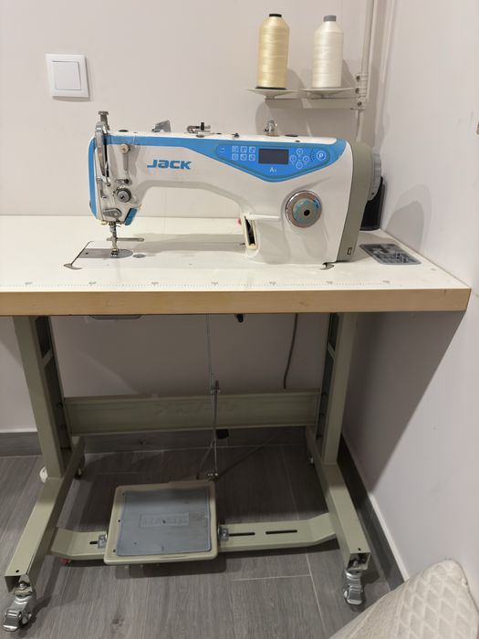 Maquina custura jack a4 semi nova NEGOCIAVEL