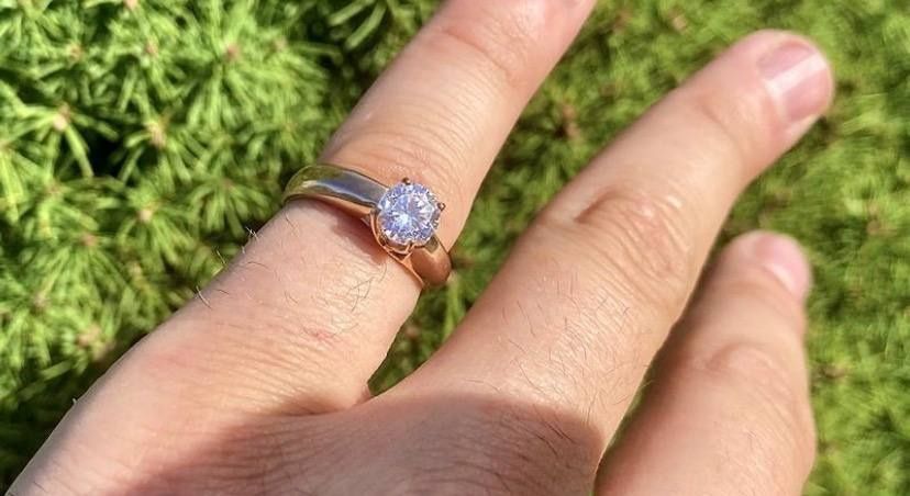 Кольцо золотое помолвочное