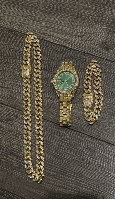 Pulseira relógio e colar