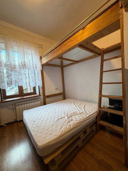 Продам 2 кімнатну квартиру в центрі, Мала Житомирська 15а, Майдан