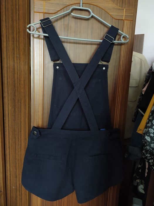 Granatowe ogrodniczki