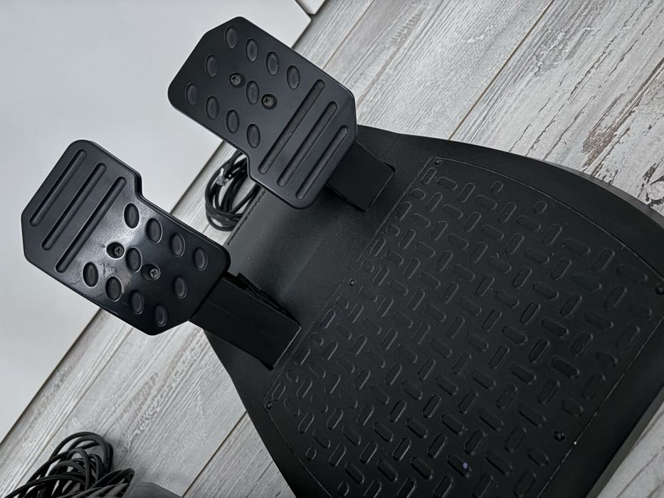 kierownica wyścigowa Thrustmaster T150 Force Feedback z pedałami