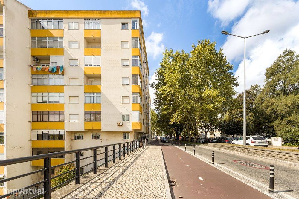 Apartamento T2 para Arrendamento | Largo Padre Américo, Massamá