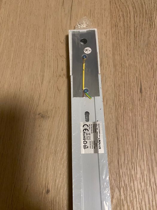 Oświetlenie szynowe: 4x reflektor plus szyna 2 m