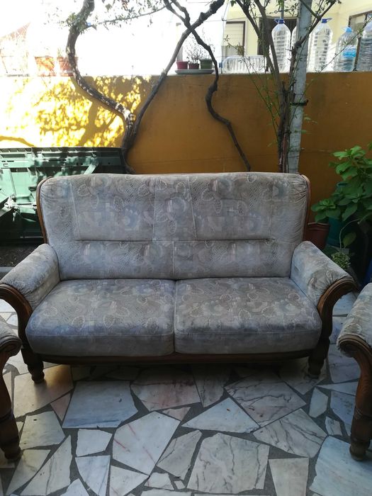 Conjunto de sofás em madeira de Castanheiro