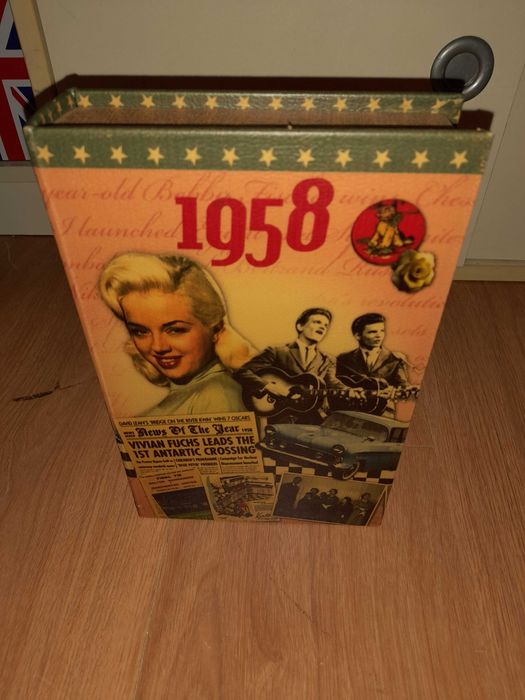 Caixa Livro em madeira. Vintage ano de 1958. Arrumação ou decoração.