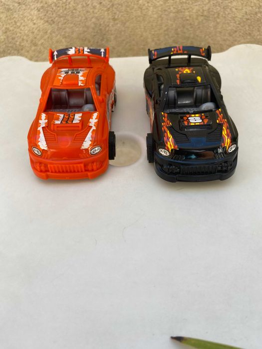 Carrinhos de Brinquedo- Conjunto com 2 Unidades - Usados em Bom Estado