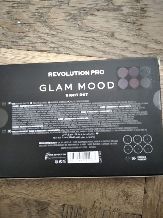 Paletka cieni Revolution Pro Night Out nowa