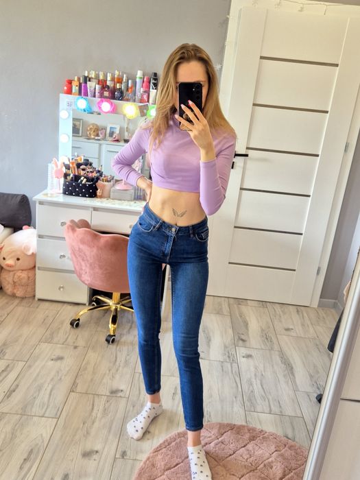 Skinny jeans z wysokim stanem