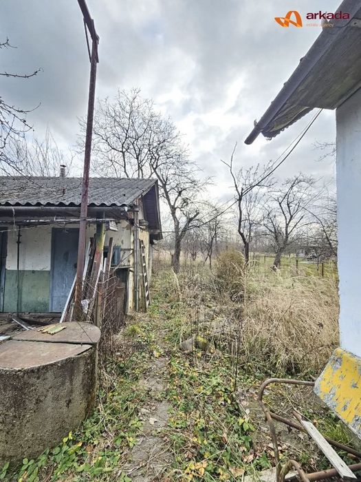 Будинок з земельною ділянкою