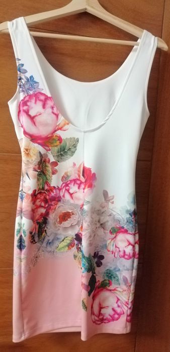 Vestido branco e floral