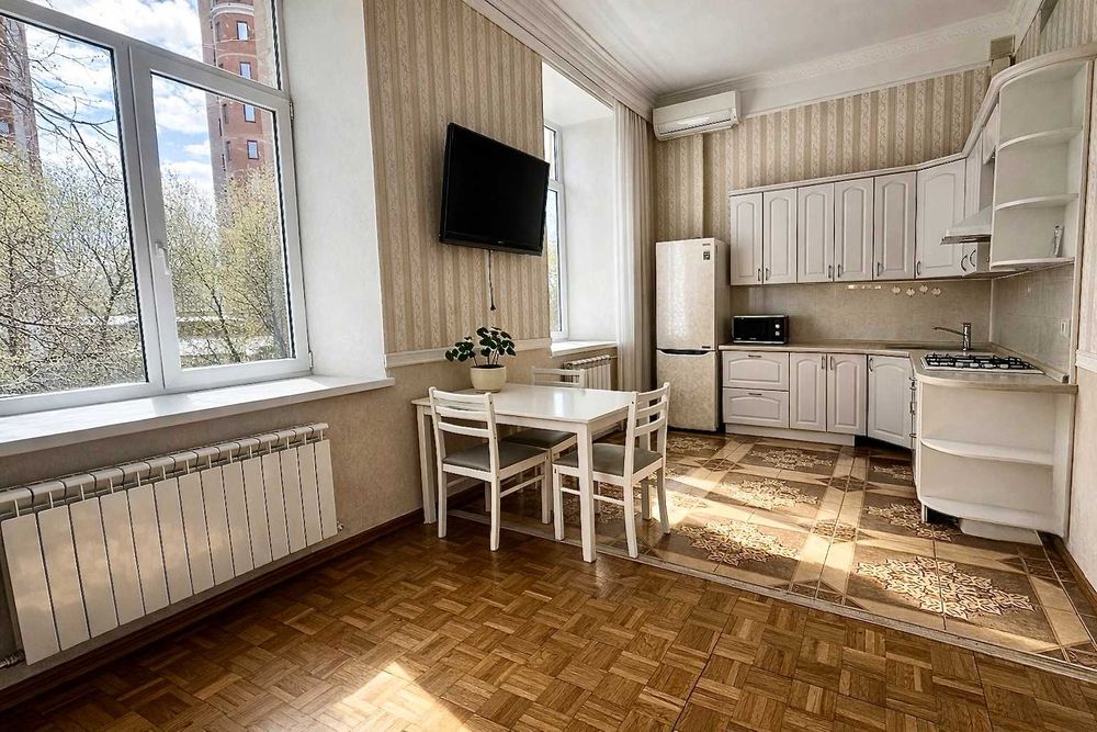 Продажа 3х ком квартиры Без комиссии вул. Саксаганского 41B,  тихий центр Киева