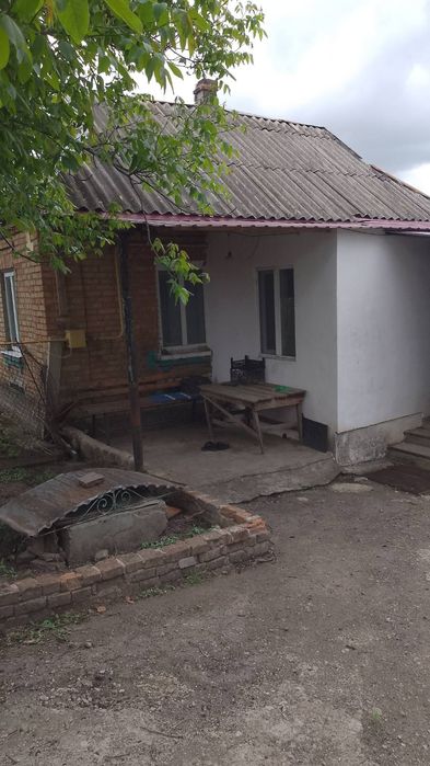 Продаж будинку в селі
