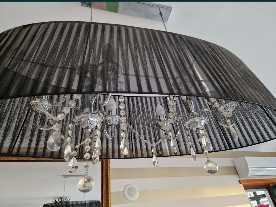 Candeeiro teto em preto com pedras