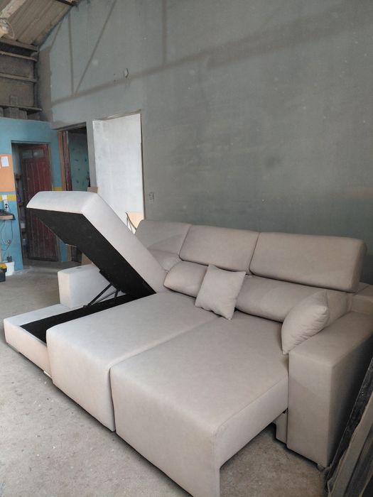 Sofá cama com carregamento por indução