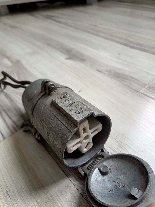 Gniazdo siłowe metalowe 32 A 500V