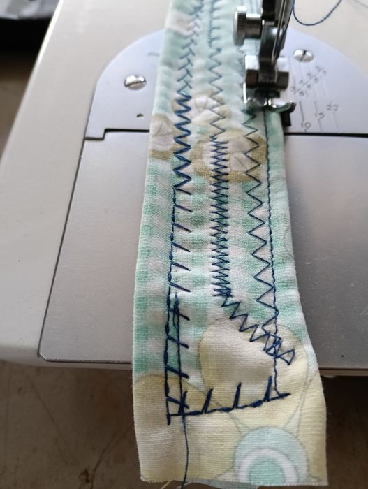 Máquina de costura REFREY