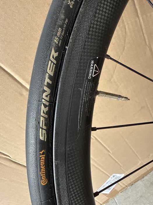 Rodas carbono Progress com pneu continental