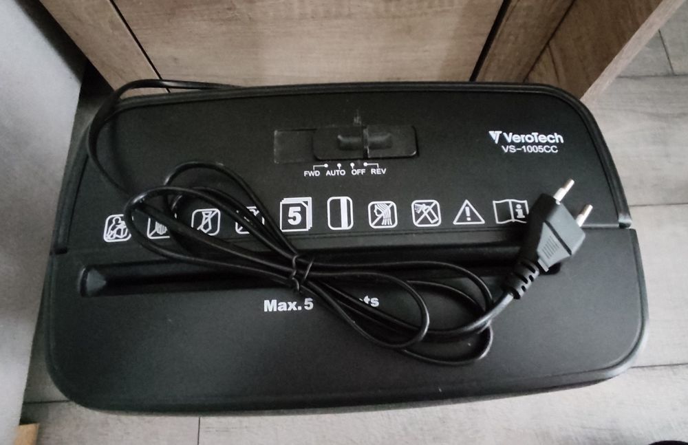 Niszczarka nowa czarna