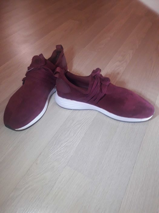 Кросівки фірми DELRAY poroject 40 розміру або 6 UK довж. устілки 26 см