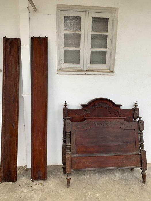 Cama antiga de "corpo e meio"