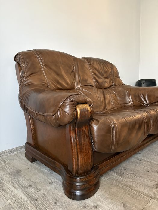 Komplet wypoczynkowy skórzany brazowy + stol drewniany