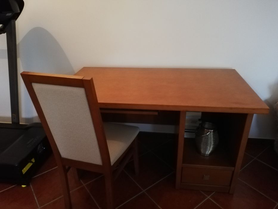Secretária + cadeira em madeira