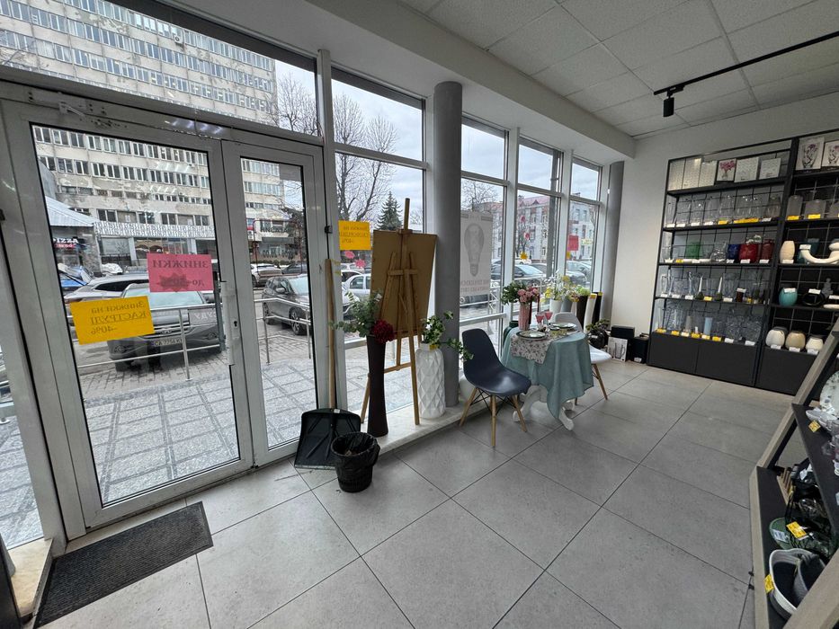 Фасадне приміщення в центрі міста, по вул. Гоголя
