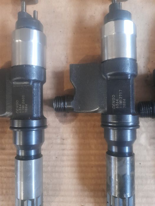 Wtryskiwacze isuzu 4hk1,denso