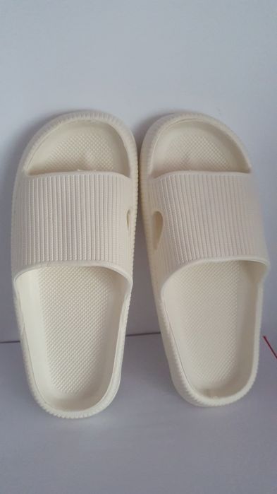 Klapki nowe z elastycznej pianki Rozmiar 38-39