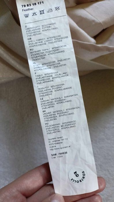 Sukienka Sportlam z dodatkiem brokatu