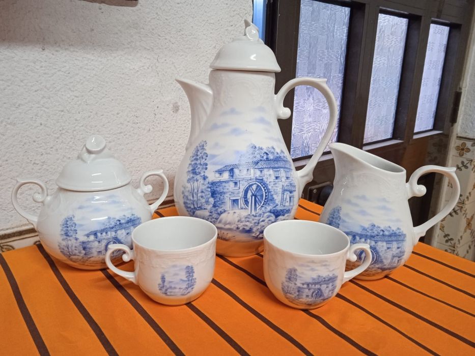 Serviço  de cafe por estrear